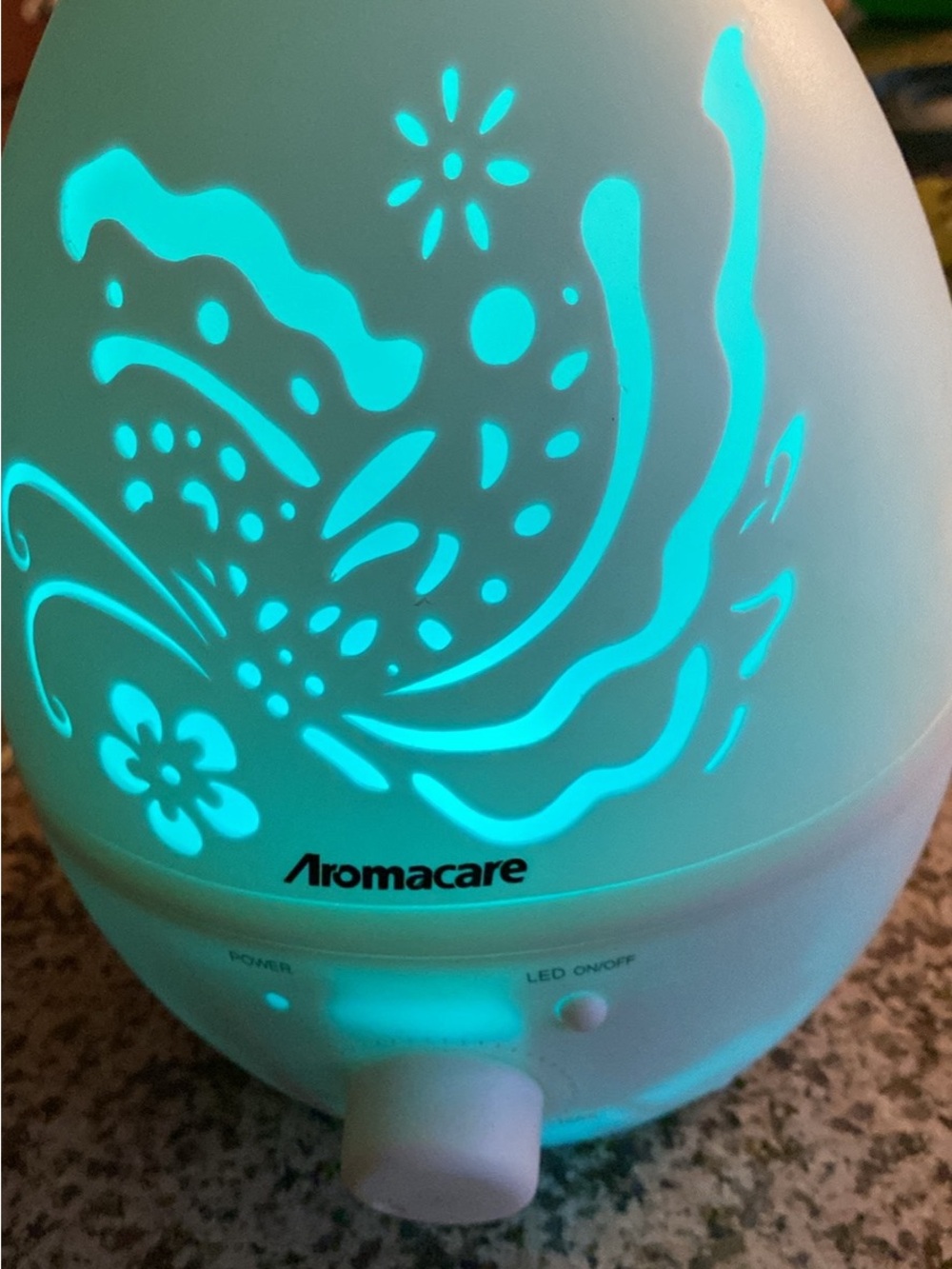 White Aromacare Humidifier/Diffuser with LED light - Picture 10 of 10